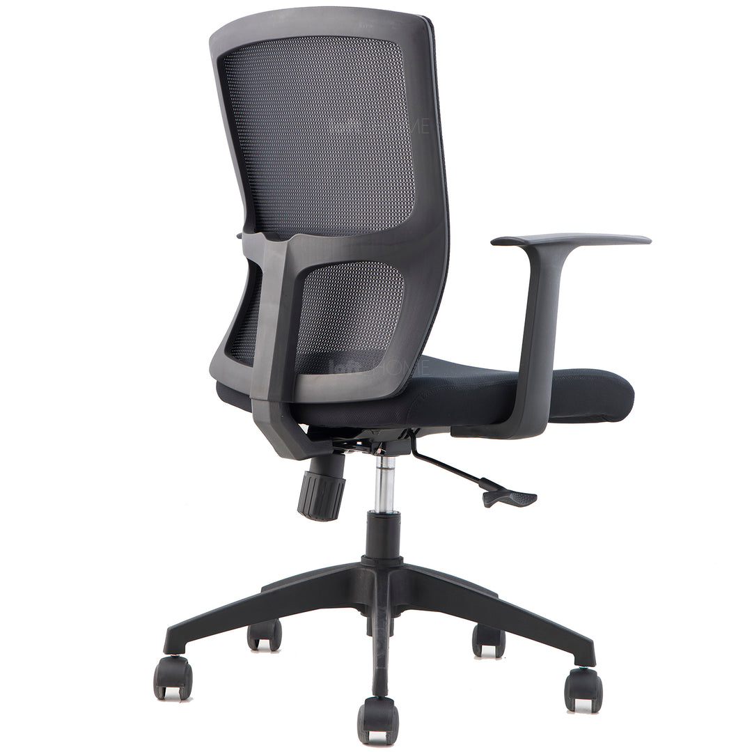 Modern mesh office chair mod with context.